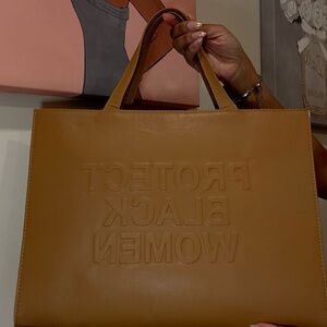 Cise Protect Black women tote